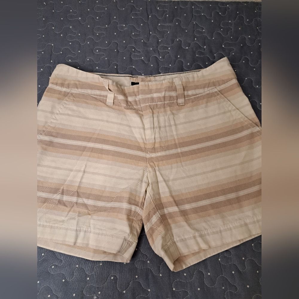 Tommy Hilfiger tan shorts size 0